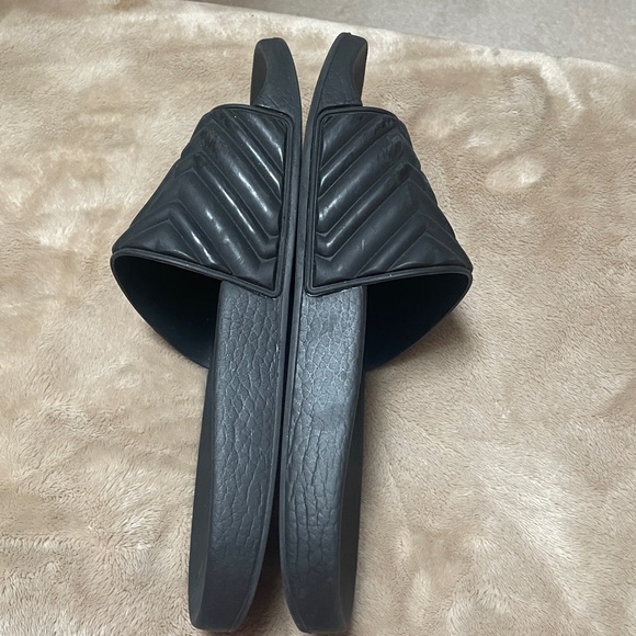 Gucci Rubber Slides - Picture 5 of 11